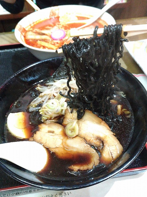 竹炭練り込み麺